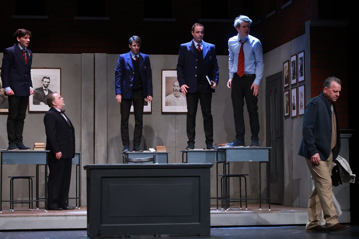 Holt költők társasága