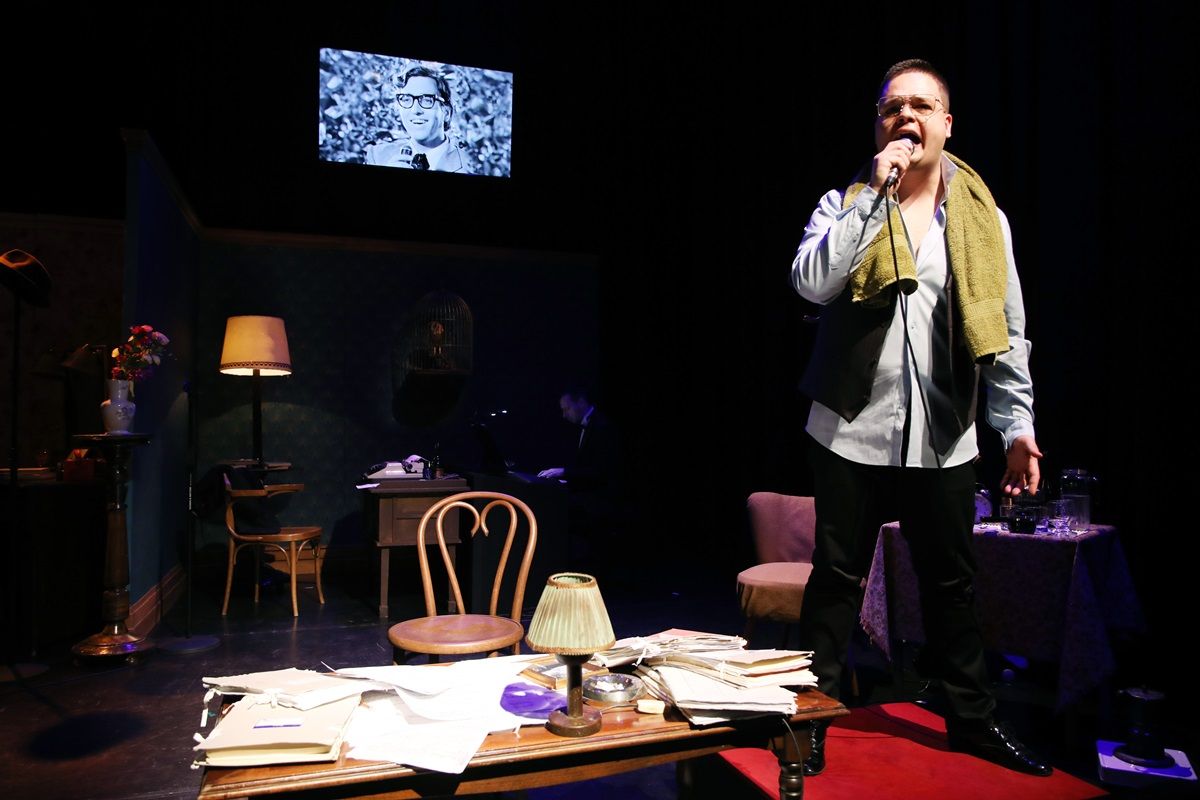 "...Lázas ifjúság..."