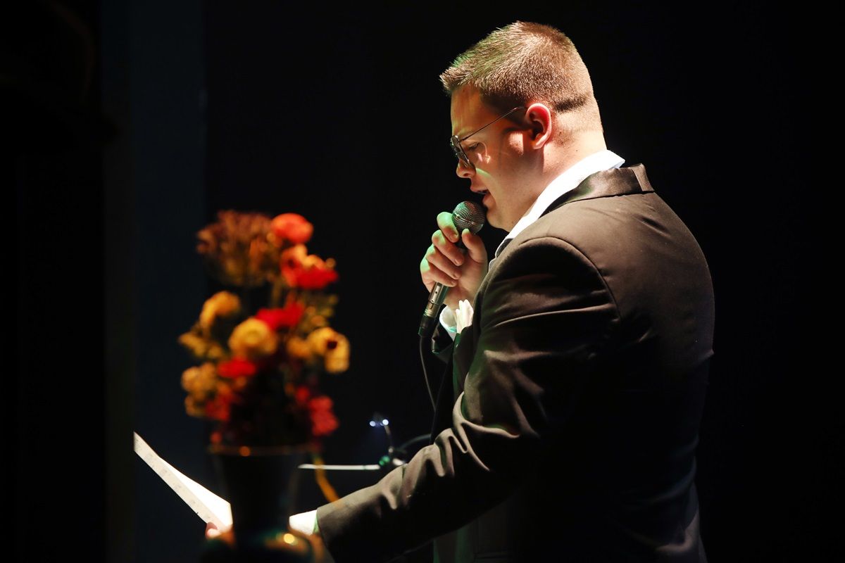 "...Lázas ifjúság..."