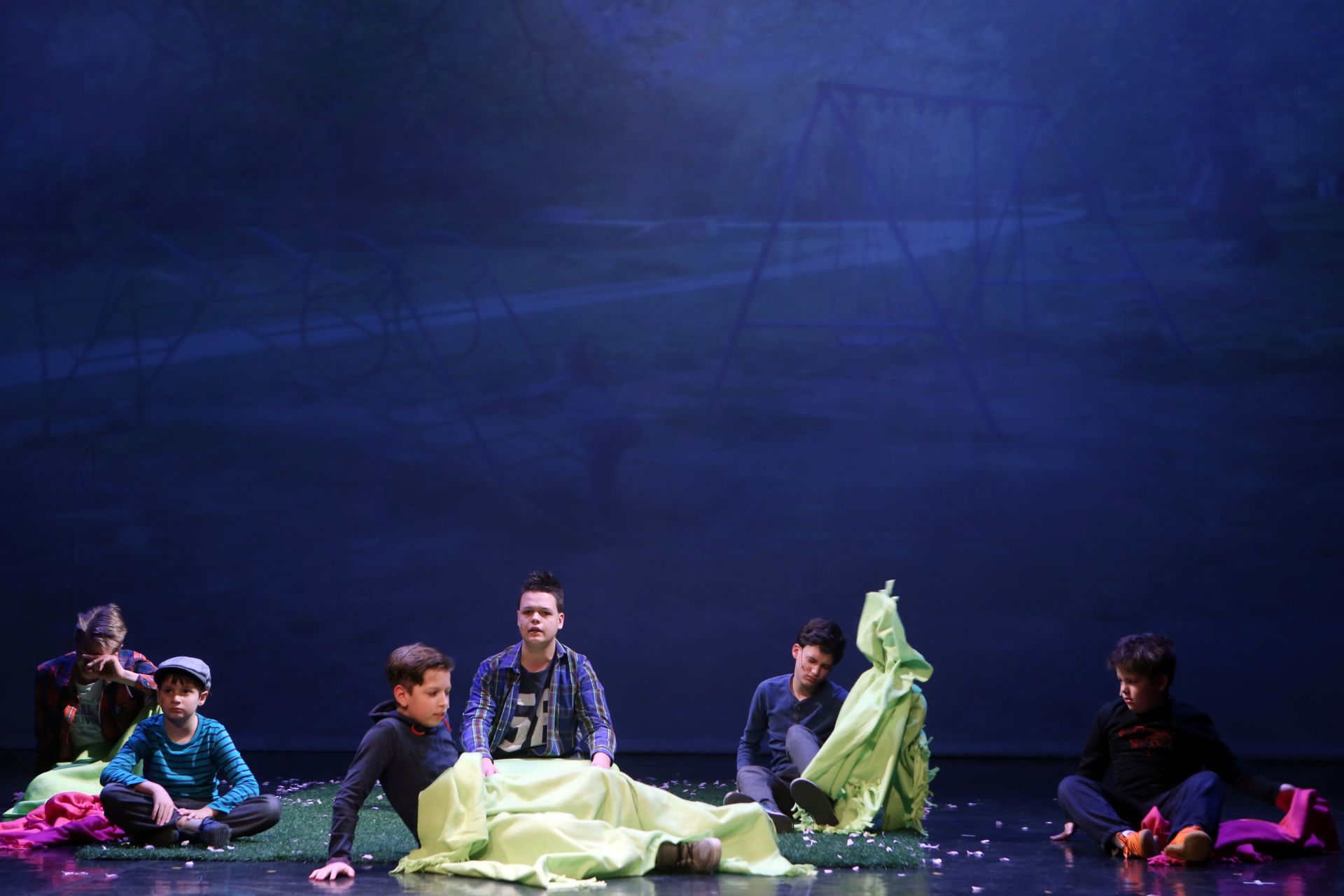 "Múlnak a gyermekévek..."