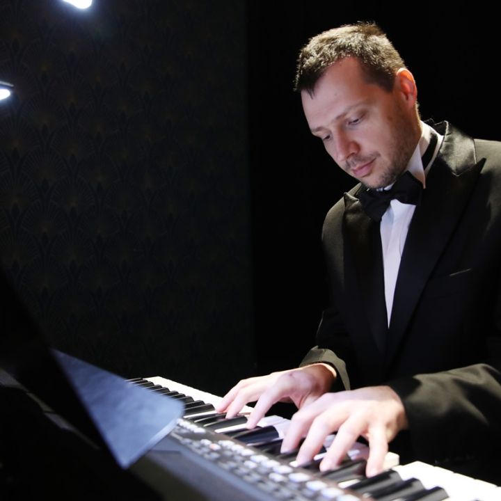 "...Lázas ifjúság..."