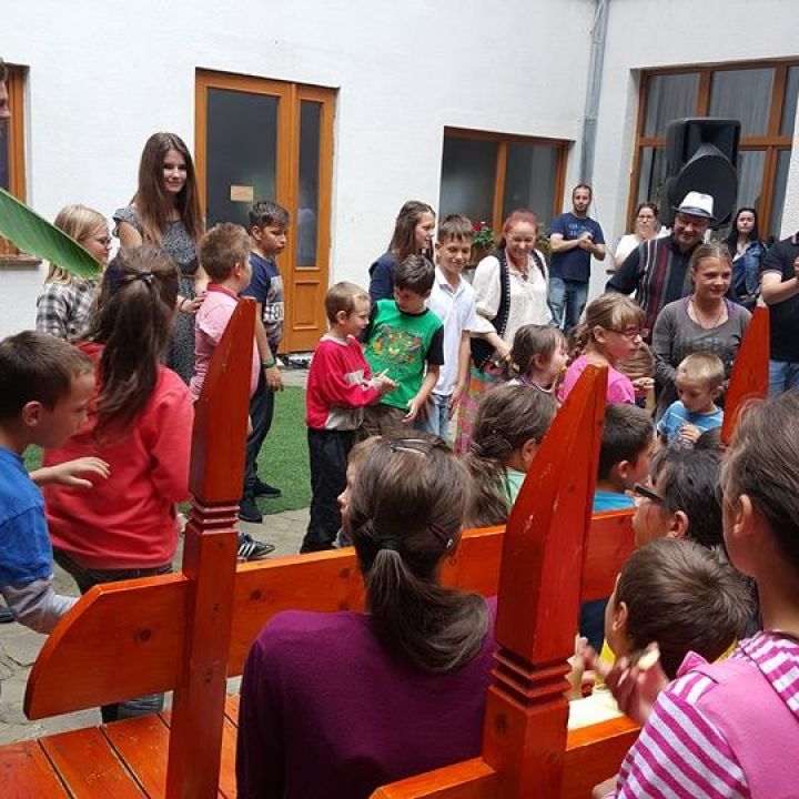 "Múlnak a gyermekévek..." - turné Erdélyben