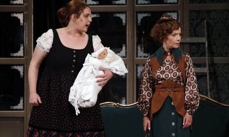 EGY CSÓK ÉS MÁS SEMMI