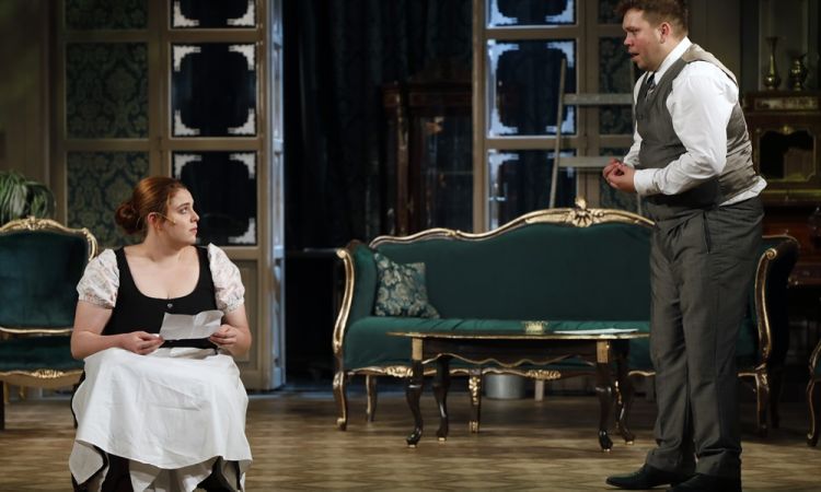 EGY CSÓK ÉS MÁS SEMMI