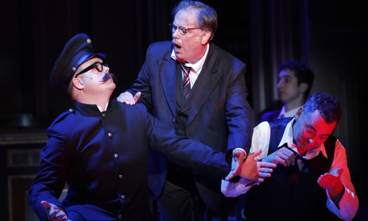 EGY CSÓK ÉS MÁS SEMMI