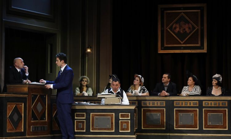 EGY CSÓK ÉS MÁS SEMMI