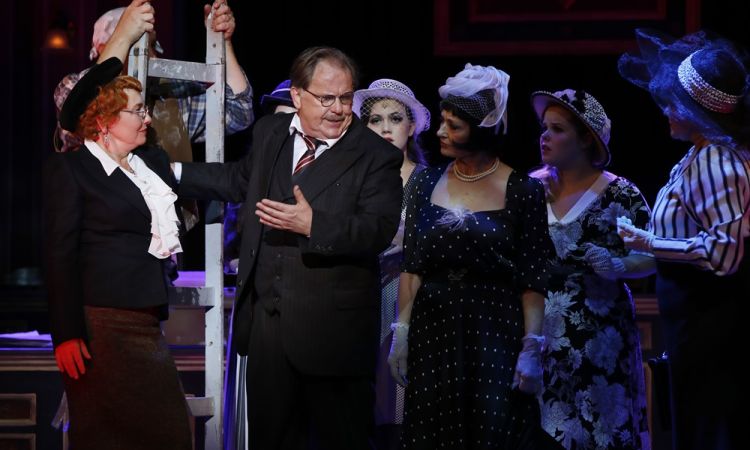 EGY CSÓK ÉS MÁS SEMMI