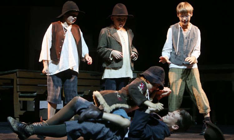 Kincskereső kisködmön