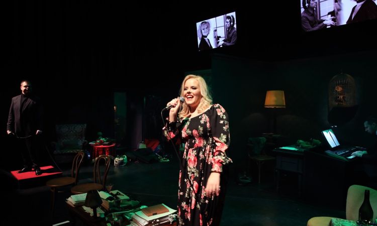 „...LÁZAS IFJÚSÁG…”