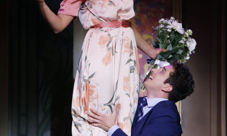 EGY CSÓK ÉS MÁS SEMMI