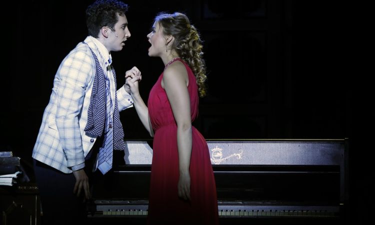 EGY CSÓK ÉS MÁS SEMMI