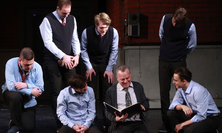 HOLT KÖLTŐK TÁRSASÁGA