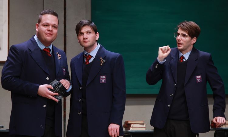 HOLT KÖLTŐK TÁRSASÁGA