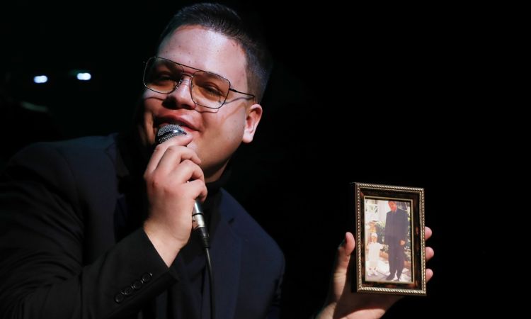 „...LÁZAS IFJÚSÁG…”