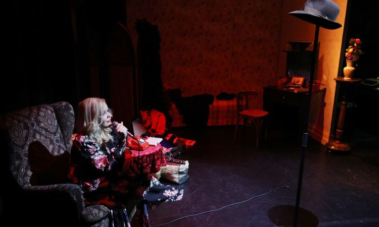 „...LÁZAS IFJÚSÁG…”