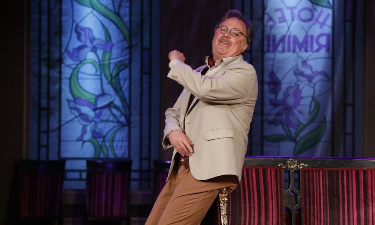 EGY CSÓK ÉS MÁS SEMMI