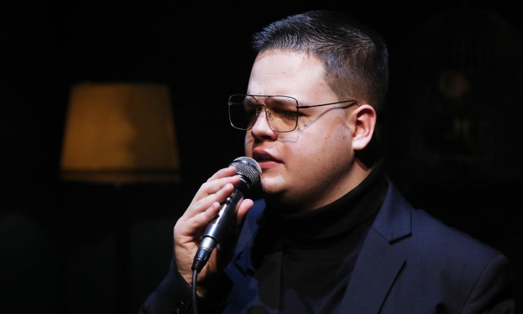 „...LÁZAS IFJÚSÁG…”