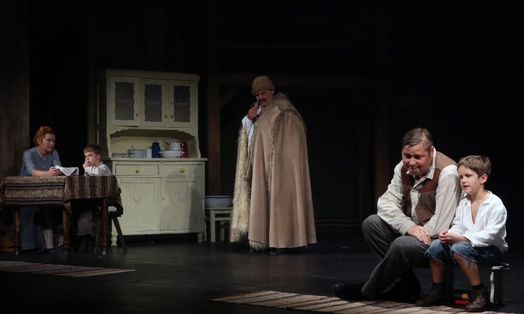 Kincskereső kisködmön