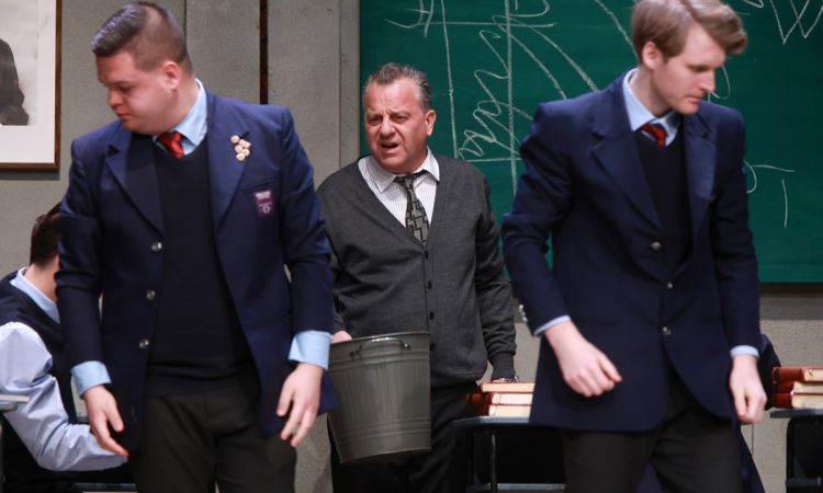 HOLT KÖLTŐK TÁRSASÁGA