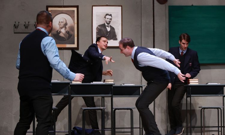 HOLT KÖLTŐK TÁRSASÁGA