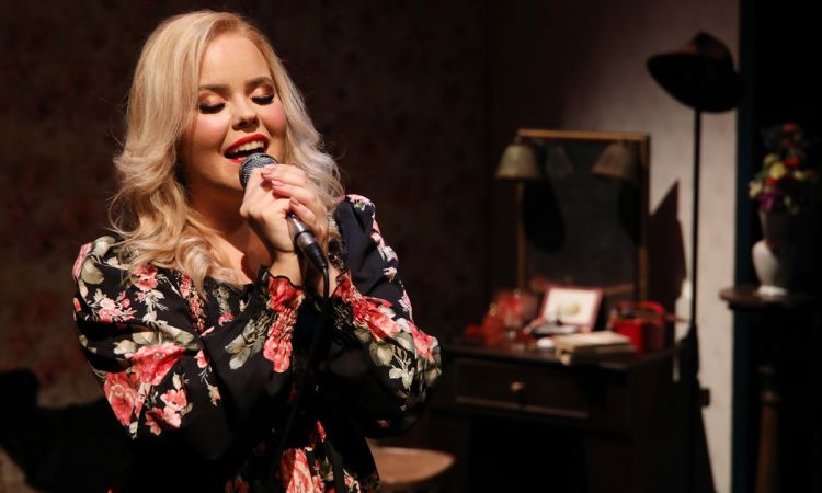 „...LÁZAS IFJÚSÁG…”