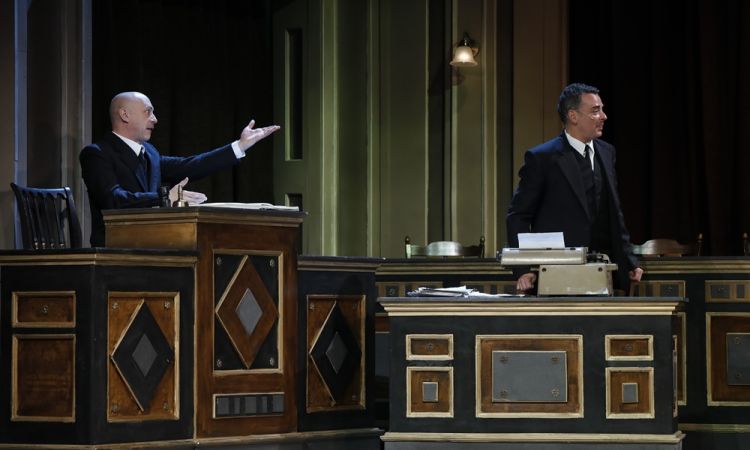 EGY CSÓK ÉS MÁS SEMMI