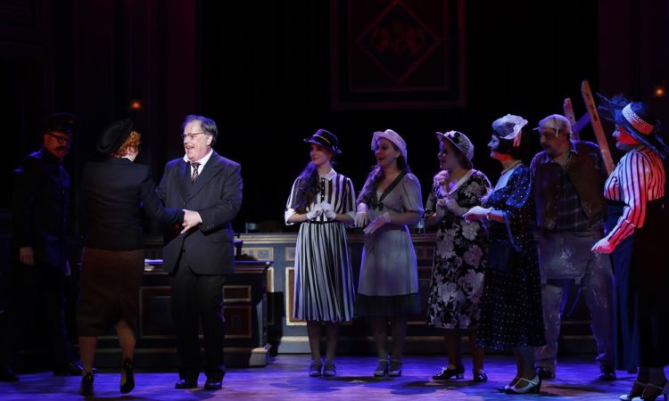 EGY CSÓK ÉS MÁS SEMMI