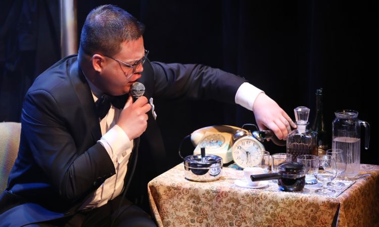 „...LÁZAS IFJÚSÁG…”