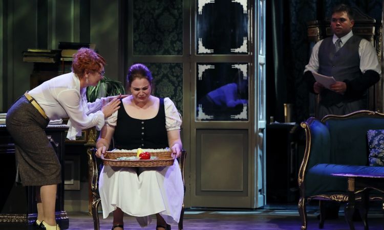 EGY CSÓK ÉS MÁS SEMMI