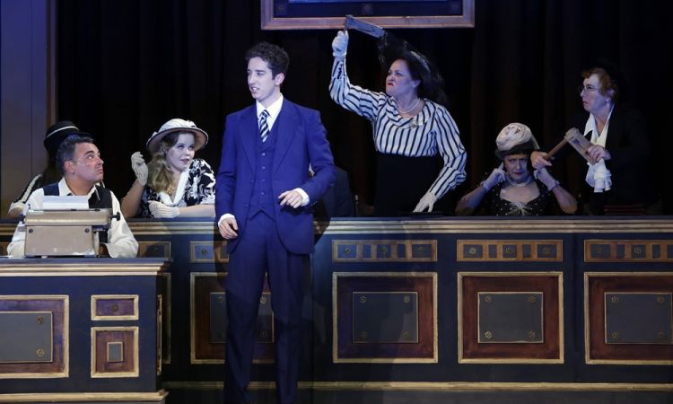 EGY CSÓK ÉS MÁS SEMMI