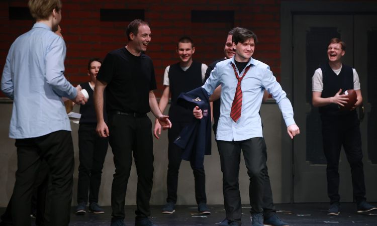 HOLT KÖLTŐK TÁRSASÁGA