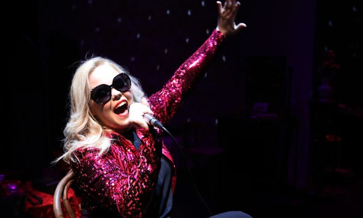 „...LÁZAS IFJÚSÁG…”