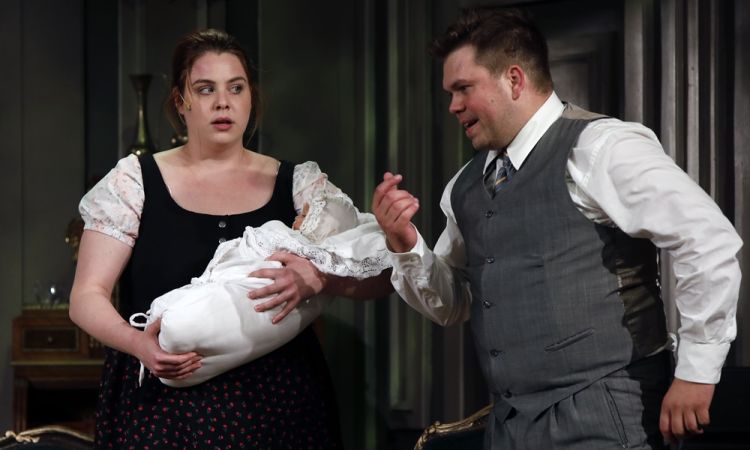 EGY CSÓK ÉS MÁS SEMMI