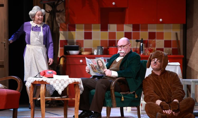 FRAKK, A MACSKÁK RÉME