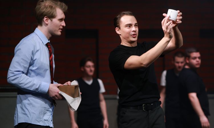 HOLT KÖLTŐK TÁRSASÁGA