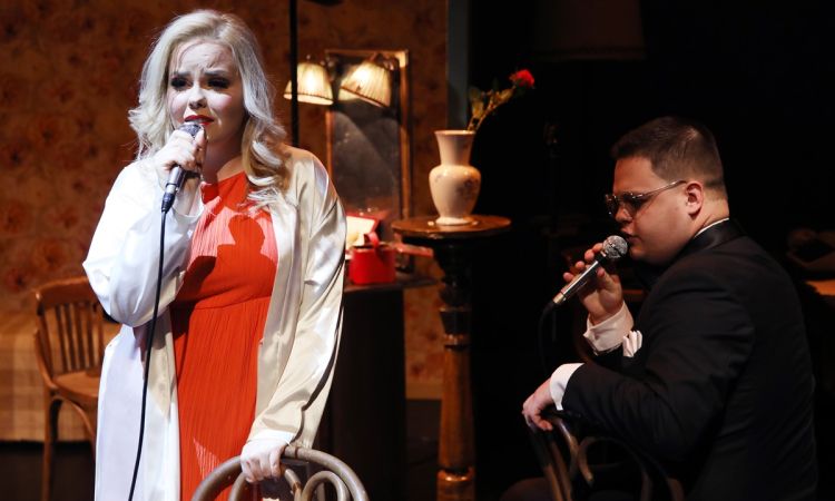 „...LÁZAS IFJÚSÁG…”