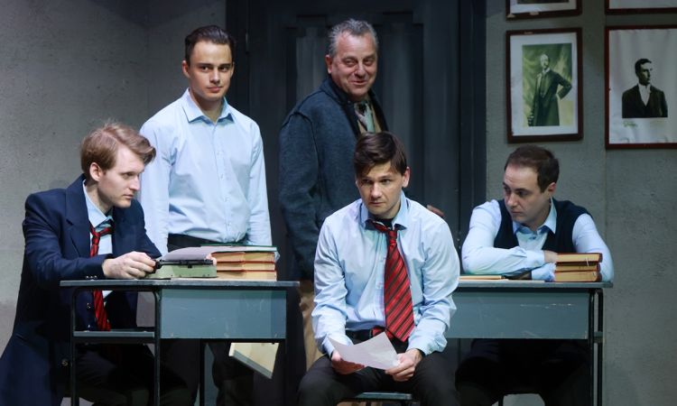 HOLT KÖLTŐK TÁRSASÁGA