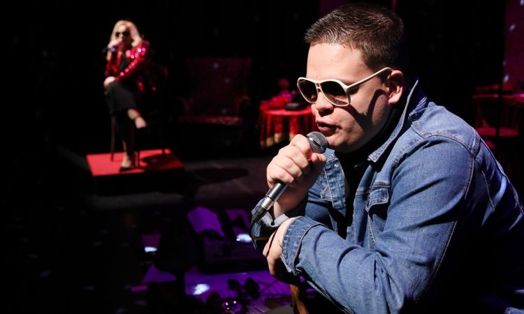 „...LÁZAS IFJÚSÁG…”