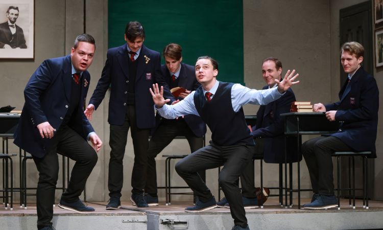 HOLT KÖLTŐK TÁRSASÁGA