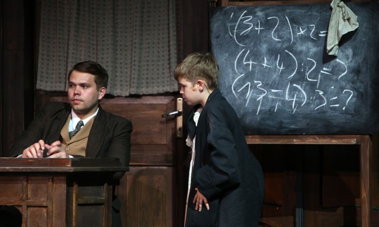 Kincskereső kisködmön