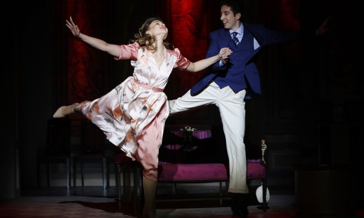 EGY CSÓK ÉS MÁS SEMMI