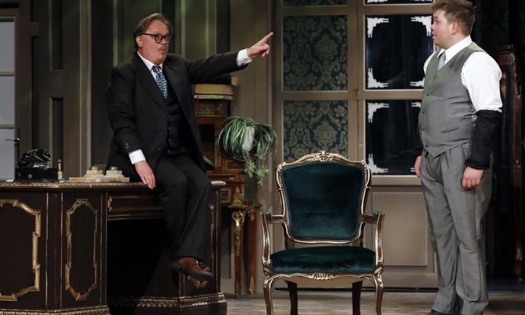 EGY CSÓK ÉS MÁS SEMMI