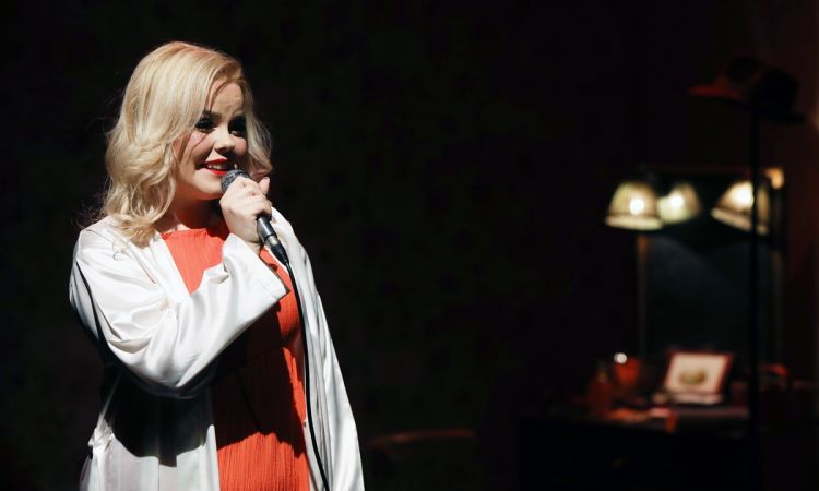 „...LÁZAS IFJÚSÁG…”