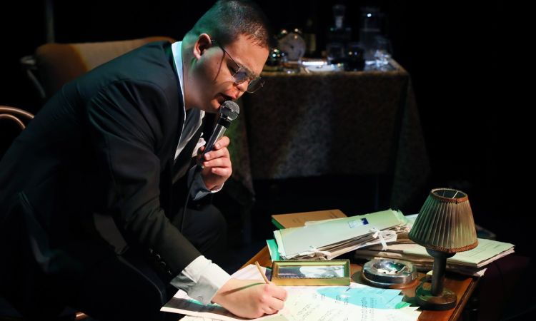 „...LÁZAS IFJÚSÁG…”