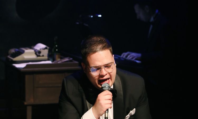 „...LÁZAS IFJÚSÁG…”