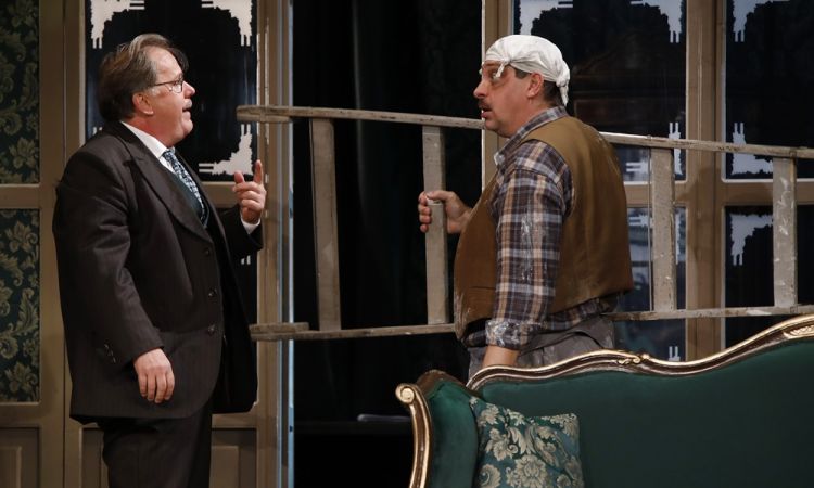 EGY CSÓK ÉS MÁS SEMMI