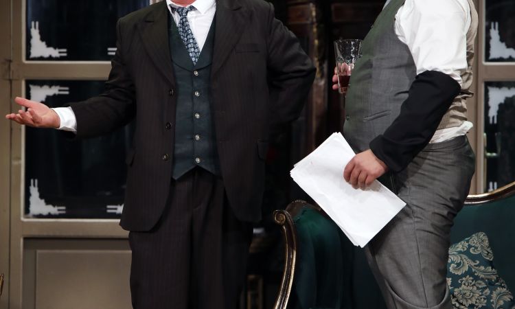 EGY CSÓK ÉS MÁS SEMMI