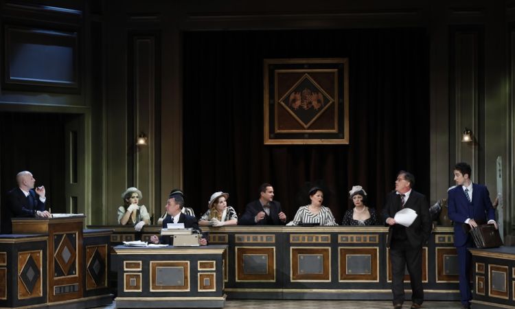 EGY CSÓK ÉS MÁS SEMMI