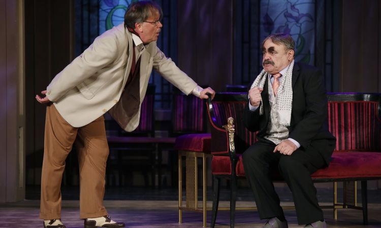 EGY CSÓK ÉS MÁS SEMMI