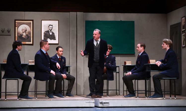 HOLT KÖLTŐK TÁRSASÁGA